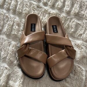 ROAM Women's Brown Knotted Slide Sandals